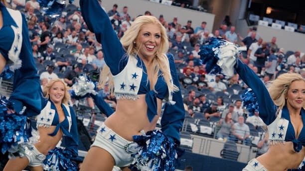 AMERICA'S SWEETHEARTS: Đội Cổ Vũ Dallas Cowboys (Phần 1)